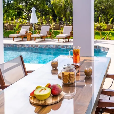 Sunny Paradise Luxury & Hot Tub Kouklia